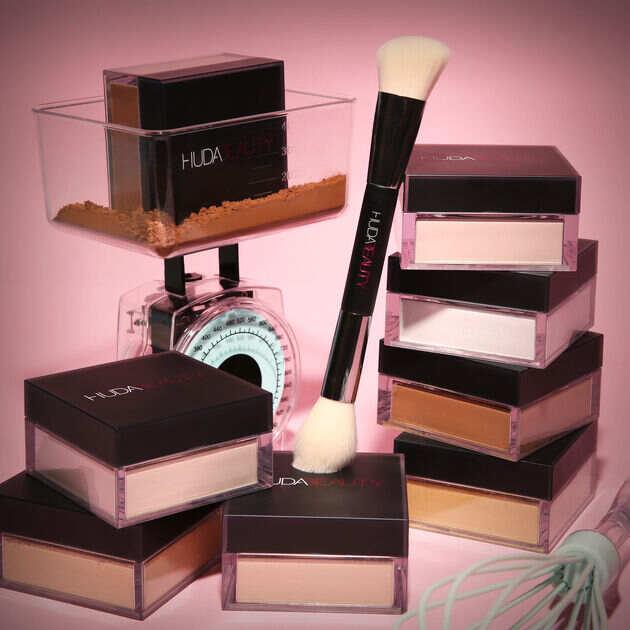 HUDA BEAUTY Easy Bake Loose Powder - Flawless, Long-Wearing Finish