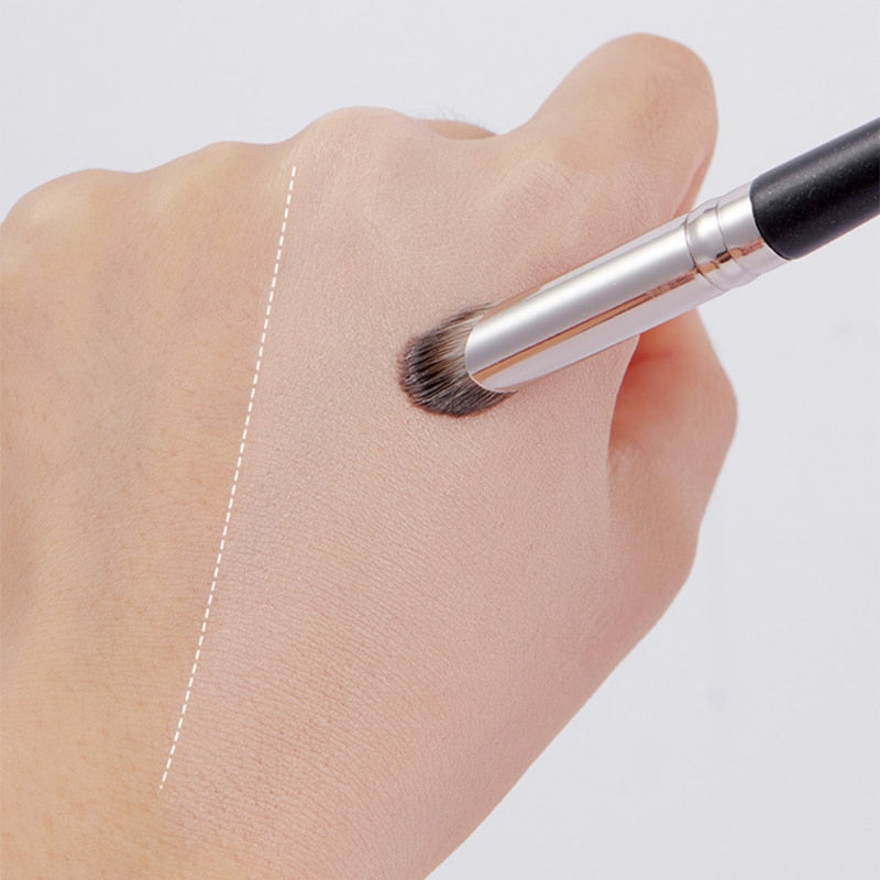 Xpoko Professional Makeup Brush - Finger Belly Head Concealer & Nose Shadow Brush